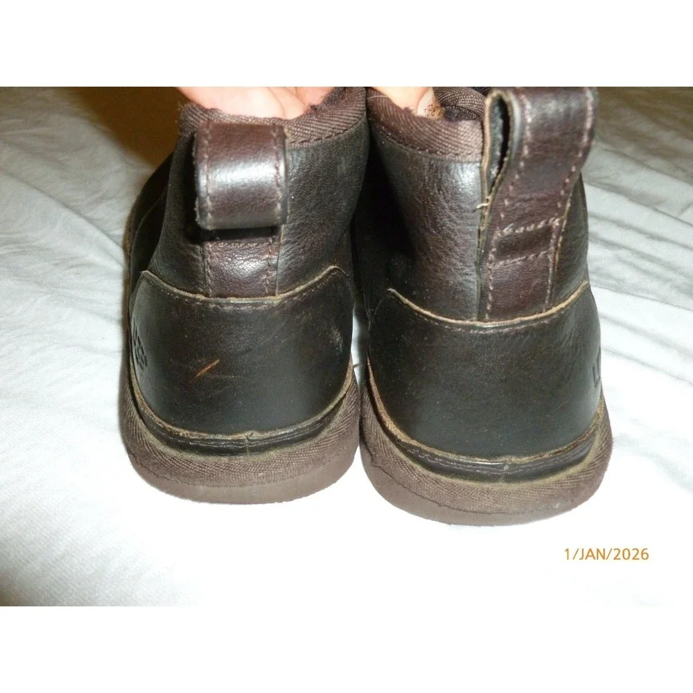 UGG Leighton Mens Dark Brown Leather Sheepskin Lined Chukka Boots Size 8 10089